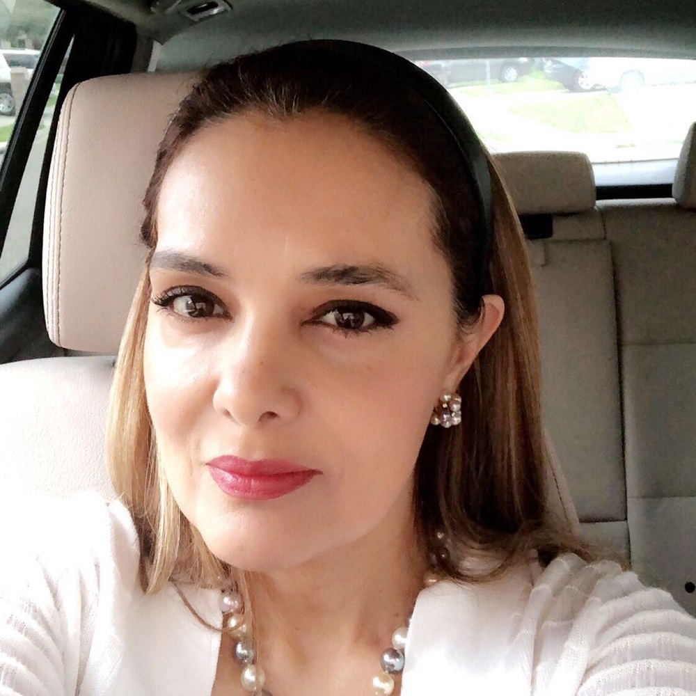 Meet your Posher, Larissa